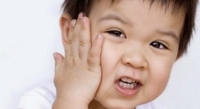Nhiễm trùng tai giữa rẻ em rất nguy hiểm.